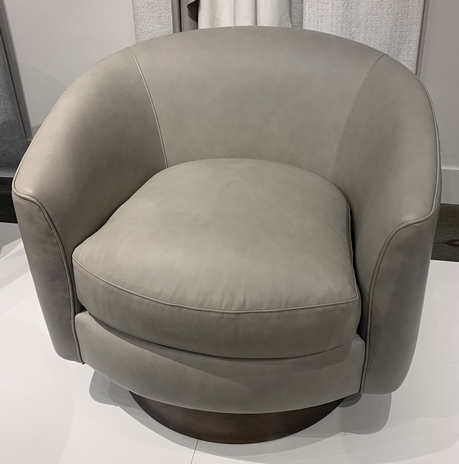 Camino Leather Swivel Chair in Gray